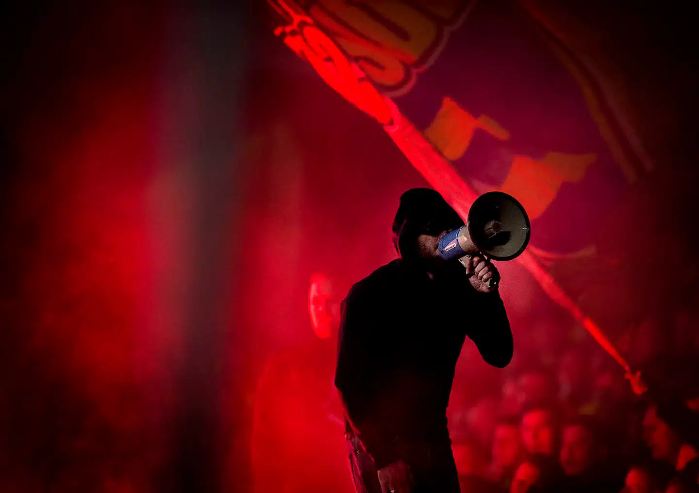 »Man må håbe, at det begynder at trænge ind hos de fleste Superliga-tilskuere, at man godt kan dyrke et maskulint frirum uden at forfalde til den mest platte chauvinisme.«