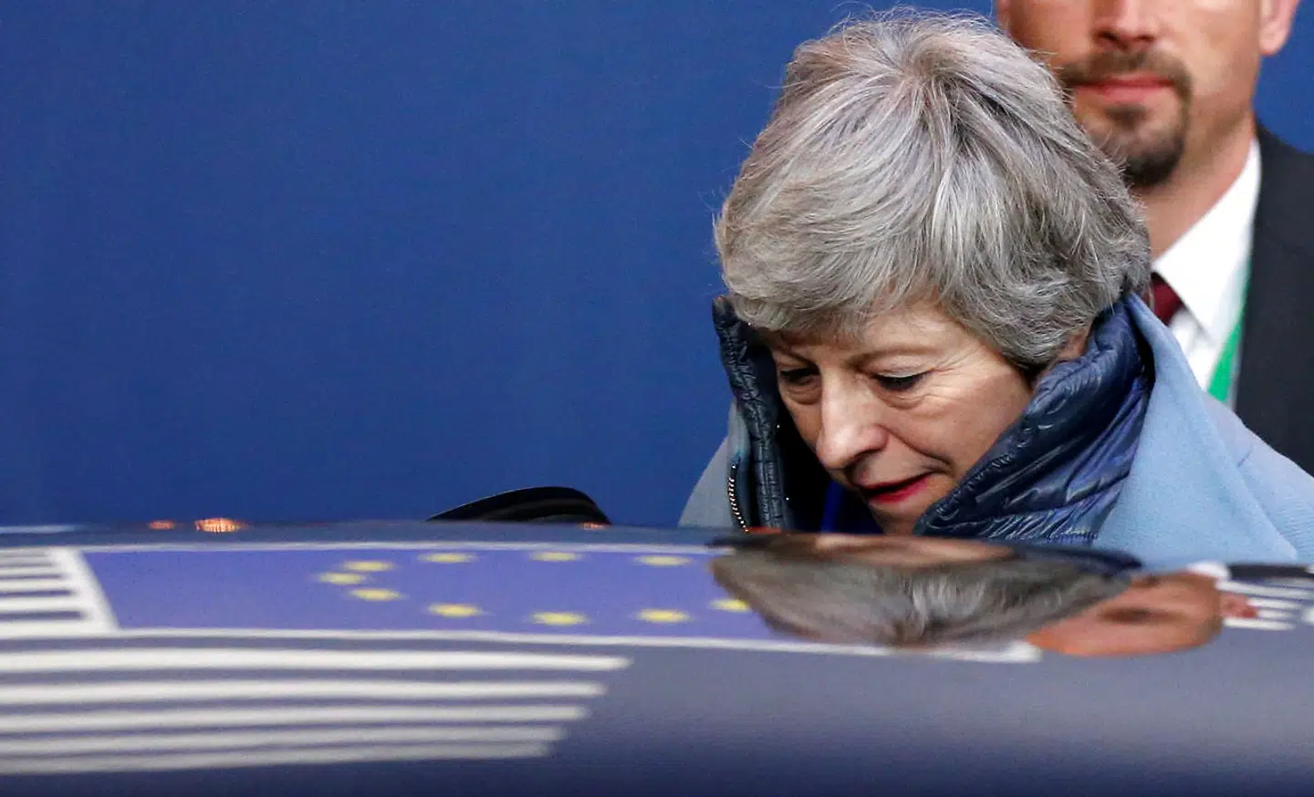 Den britiske premierminister, Theresa May, skal nu hjem og arbejde videre med oppositionspartiet Labour og sin egen regering med henblik på at finde en løsning.