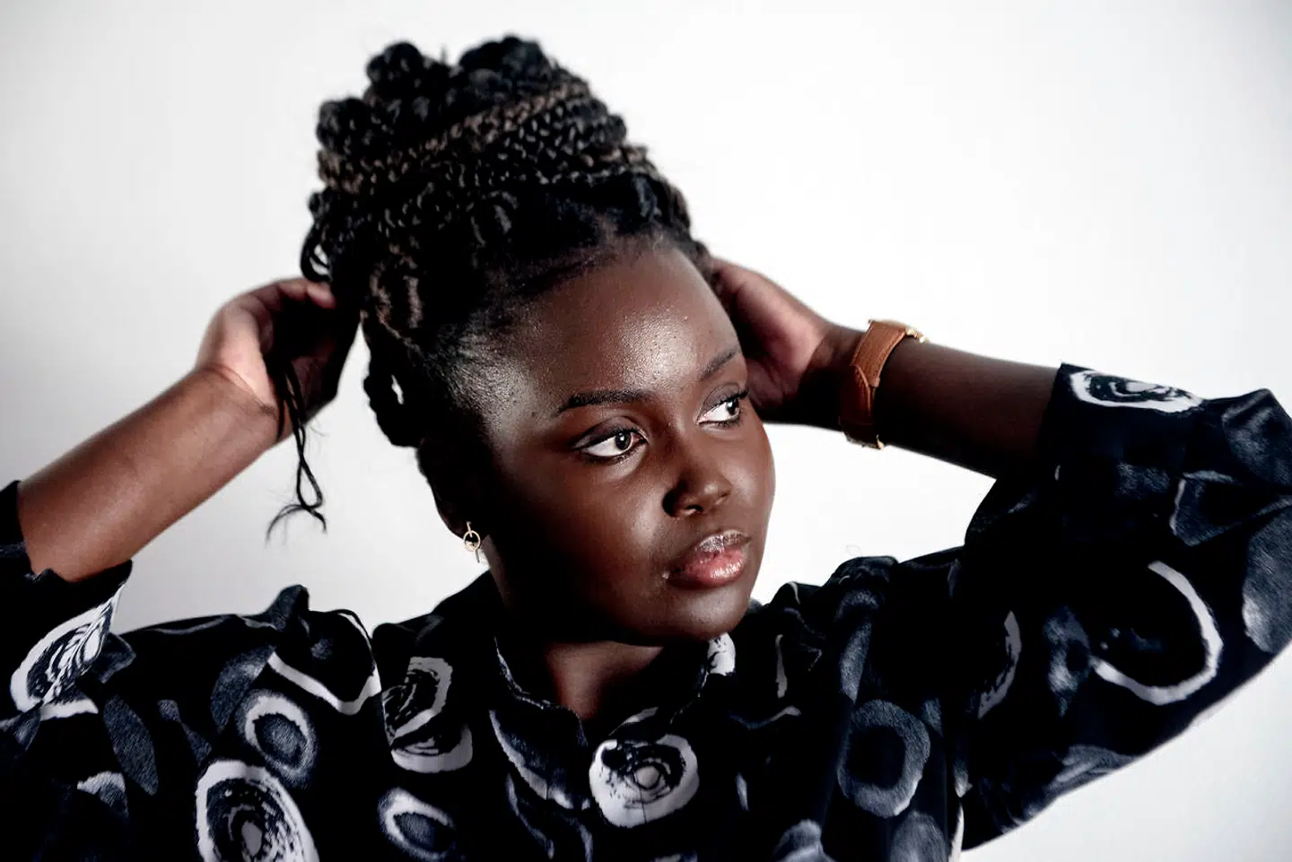 Den danske befolkning er stadig hovedsagelig hudfarvet, og der er ikke et gran af racisme eller nedladenhed i at bruge dette grundlæggende neutrale ord, mener Bille Thøgersen i et svar på Josette Niyomwungeres kommentar.