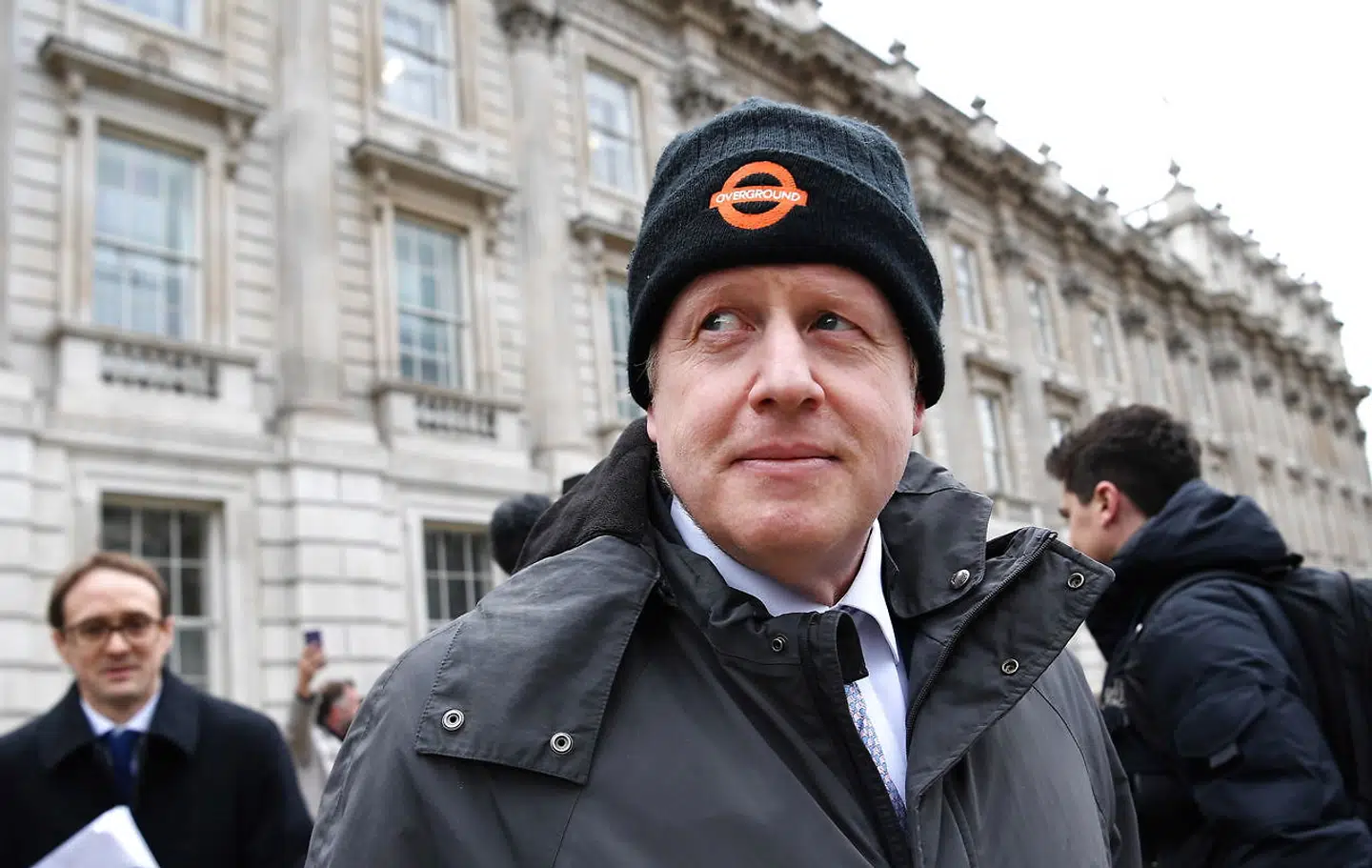 Den tidligere udenrigsminister Boris Johnson er bookmakernes favorit til at afløse May. Selvom han ikke er tilstede i Bruxelles onsdag aften, vil han spille en central rolle. Stats- og regeringscheferne vil forsøge at undgå, at han kan udløse et nyt husspektakel i EU, hvis han rent faktisk kommer til magten.