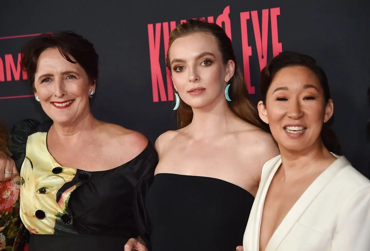 De tre hovedroller i en serie, hvor kvinder får lov til at være komplekse: Fiona Shaw, Jodie Comer og Sandra Oh, der ankommer til premiere i Hollywood 1. april.