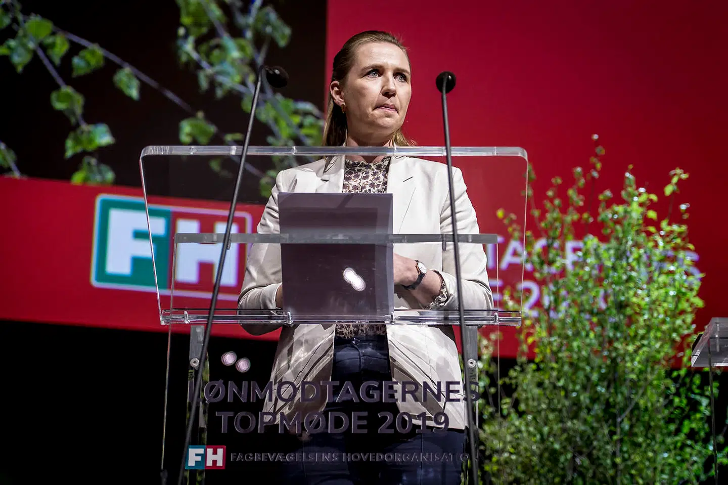 Den svære - nogen vil sige umulige - opgave med Socialdemokraternes udspil er både at gøre årligt 4.000 ældres adgang til tidligere pension til en universel rettighed ud fra objektive kriterier og målrettet at komme dem til gode, der er nedslidte.