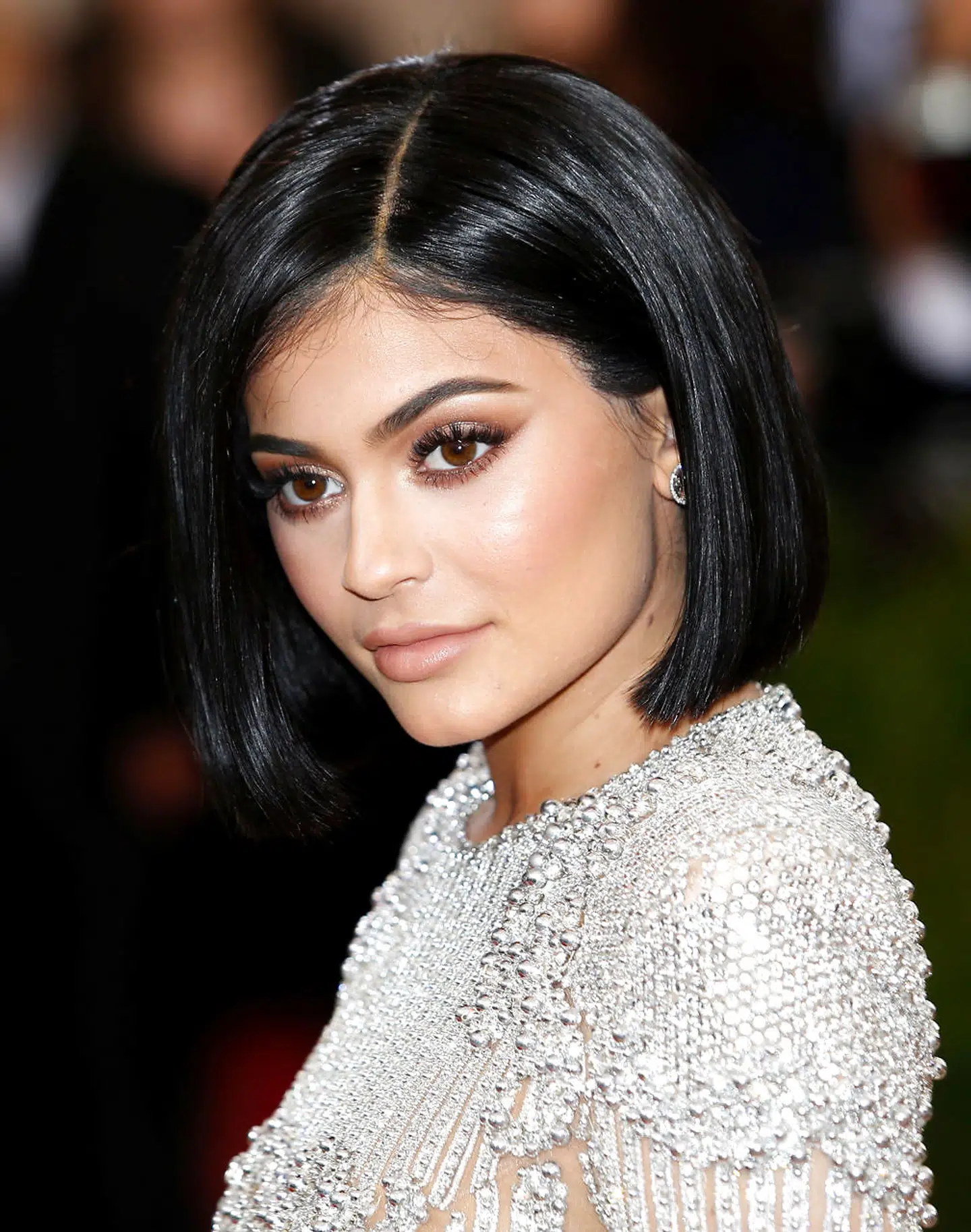I starten af marts offentliggjorde Forbes, at Kylie Jenner er den yngste, som nogensinde har skabt sin egen milliardformue i dollar. Hun har sin egen TV-serie, »Life of Kylie«, men det er især hendes makeuplinje Kylie Cosmetics, der har gjort hende rig.