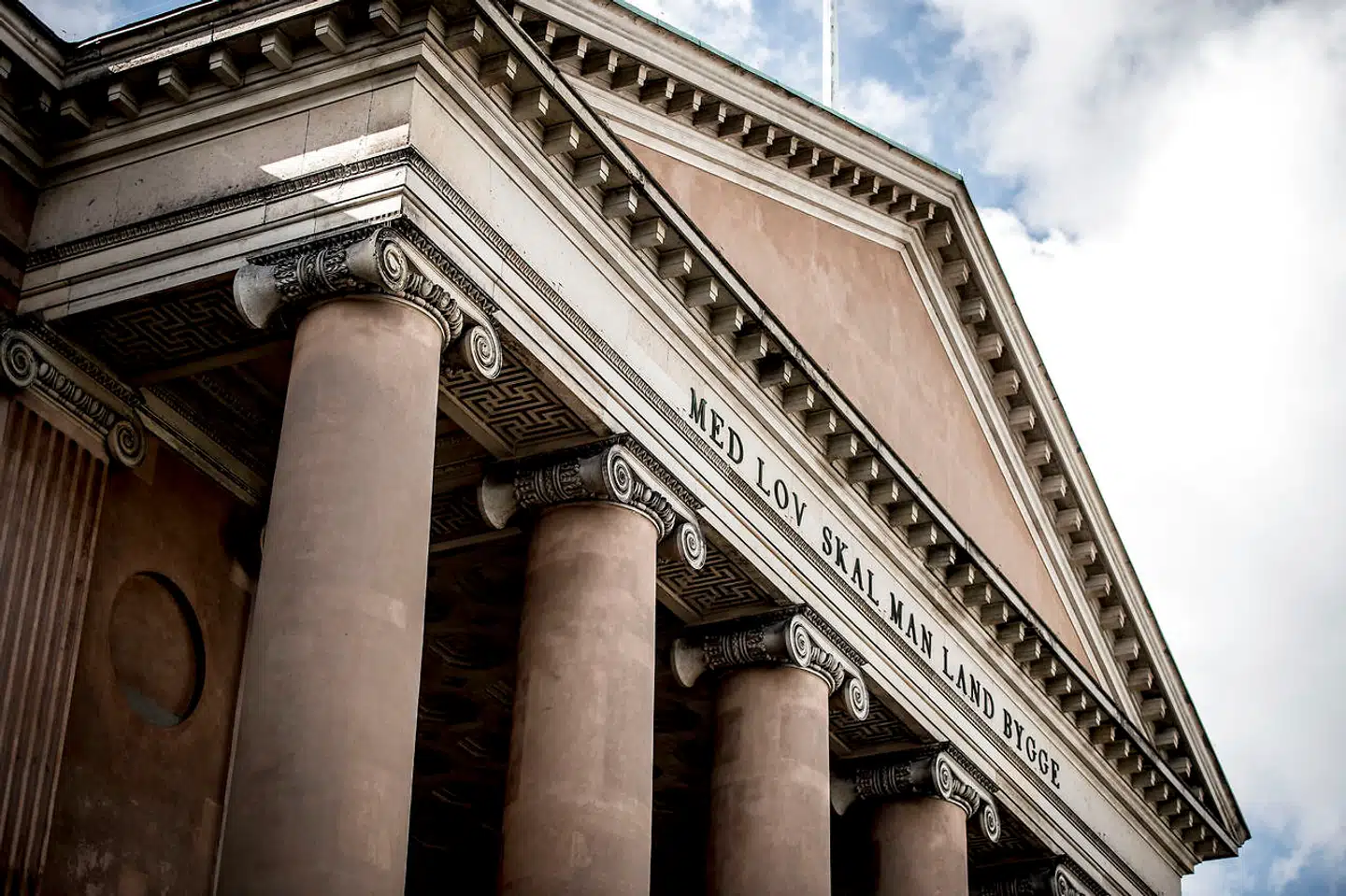 Nye tal fra Danmarks Statistik viser, at indvandrere og efterkommere er mere kriminelle end gennemsnittet.