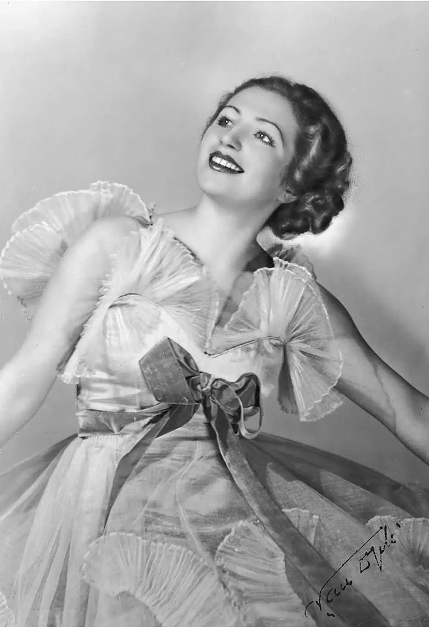 Den polske danserinde Franceska Mann gjorde modstand i forrummet til gaskammeret og skød to nazister. Derefter angreb andre kvinder deres bødler. SS tilkaldte forstærkning og skød kvinderne, hvorefter de overlevende blev skubbet ind i gaskammeret.