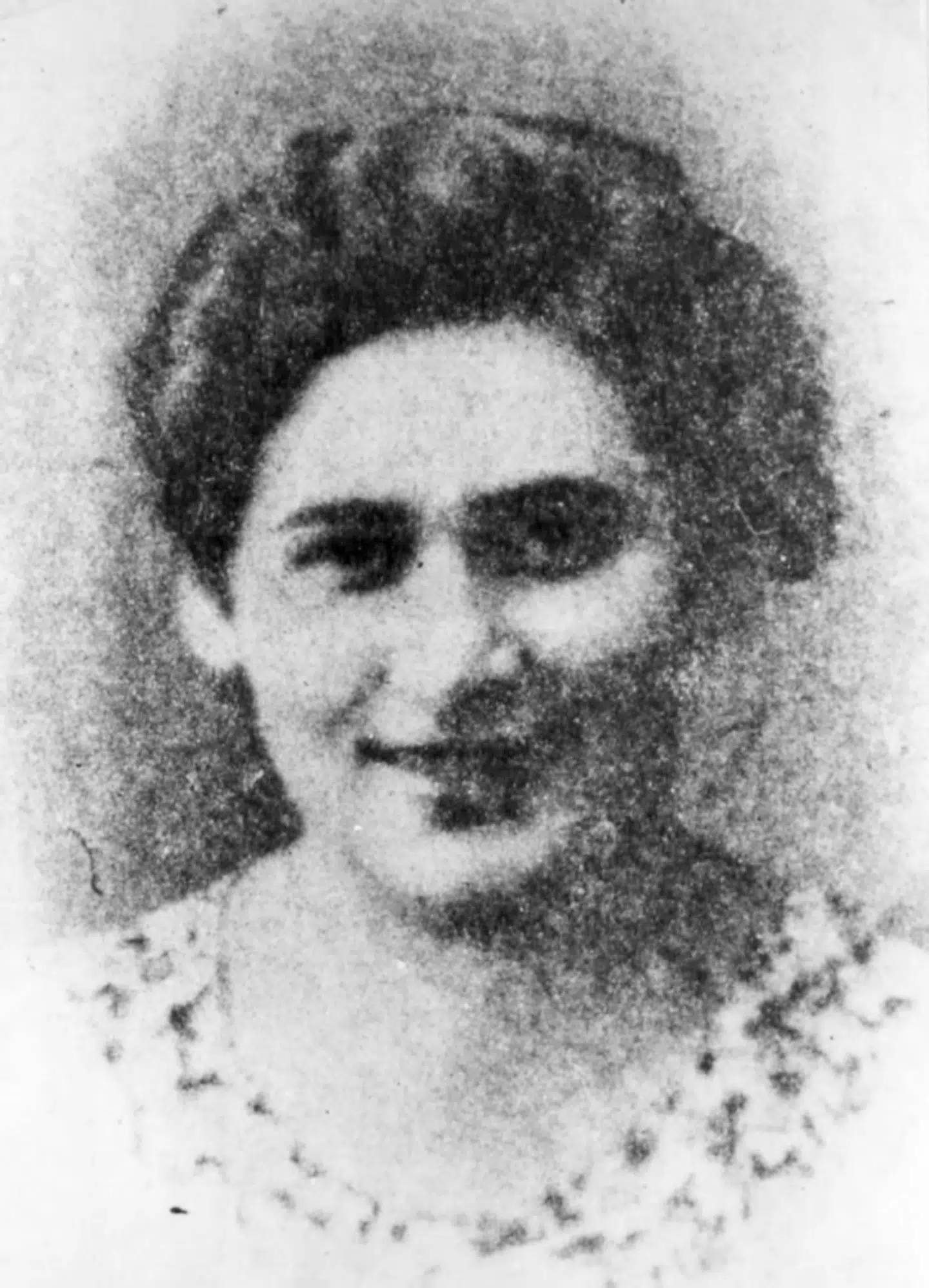 Rosa Robota ledede en gruppe kvinder, der smuglede krudt ud til den jødiske modstandsgruppe i lejren. Hun og tre andre kvinder blev opdaget og udsat for tortur, men sagde intet. De blev alle hængt.