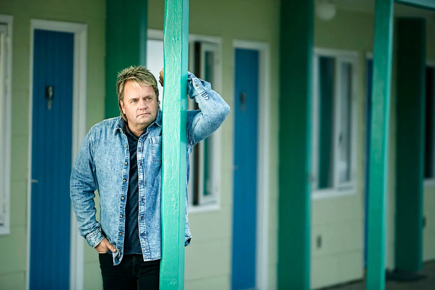 »Jeg har været heldig, at alt har flasket sig i min karriere. Tingene er kommet til mig, netop som jeg var klar til dem,« siger Johnny Hansen, der i år kan fejre sit 35 års jubilæum som sanger og musiker - og 30 års jubilæum med popgruppen Kandis.