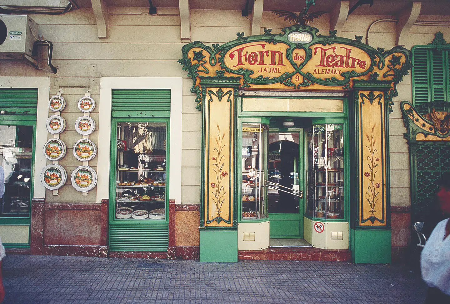 Palma har stadig mange lokale nærbutikker.