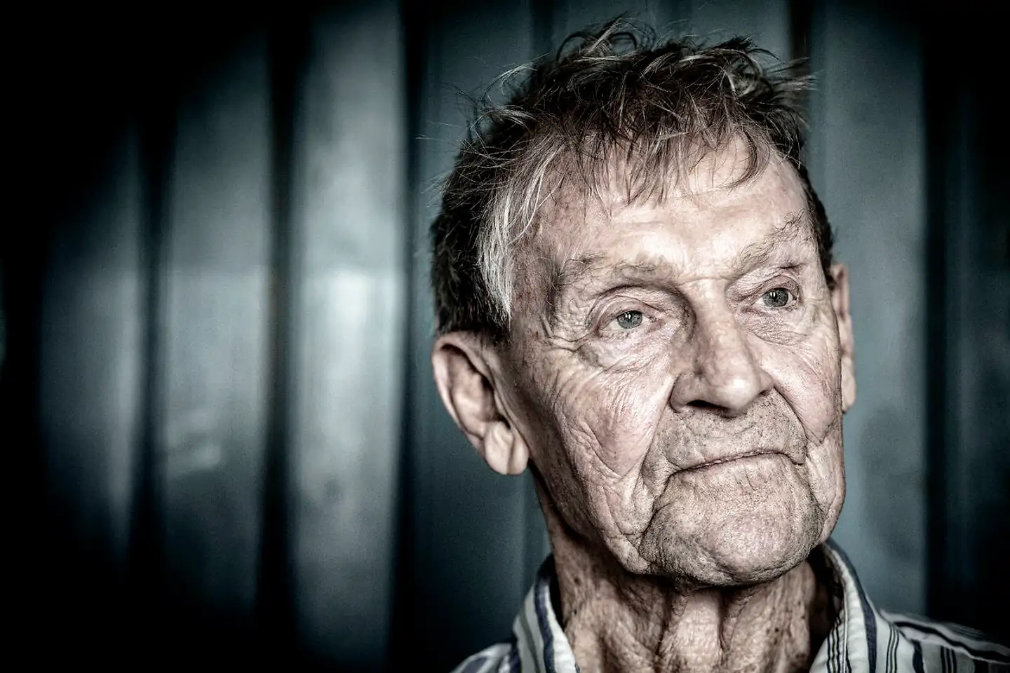 Forelskelsen i Ulrik sommeren 1981 bliver et brud med noget af alt det, han med sin indremissionske opvækst i Vendsyssel – faren var formand for Indre Mission – har undertrykt så voldsomt i alle årene, og som har forårsaget så meget smerte og tvivl.