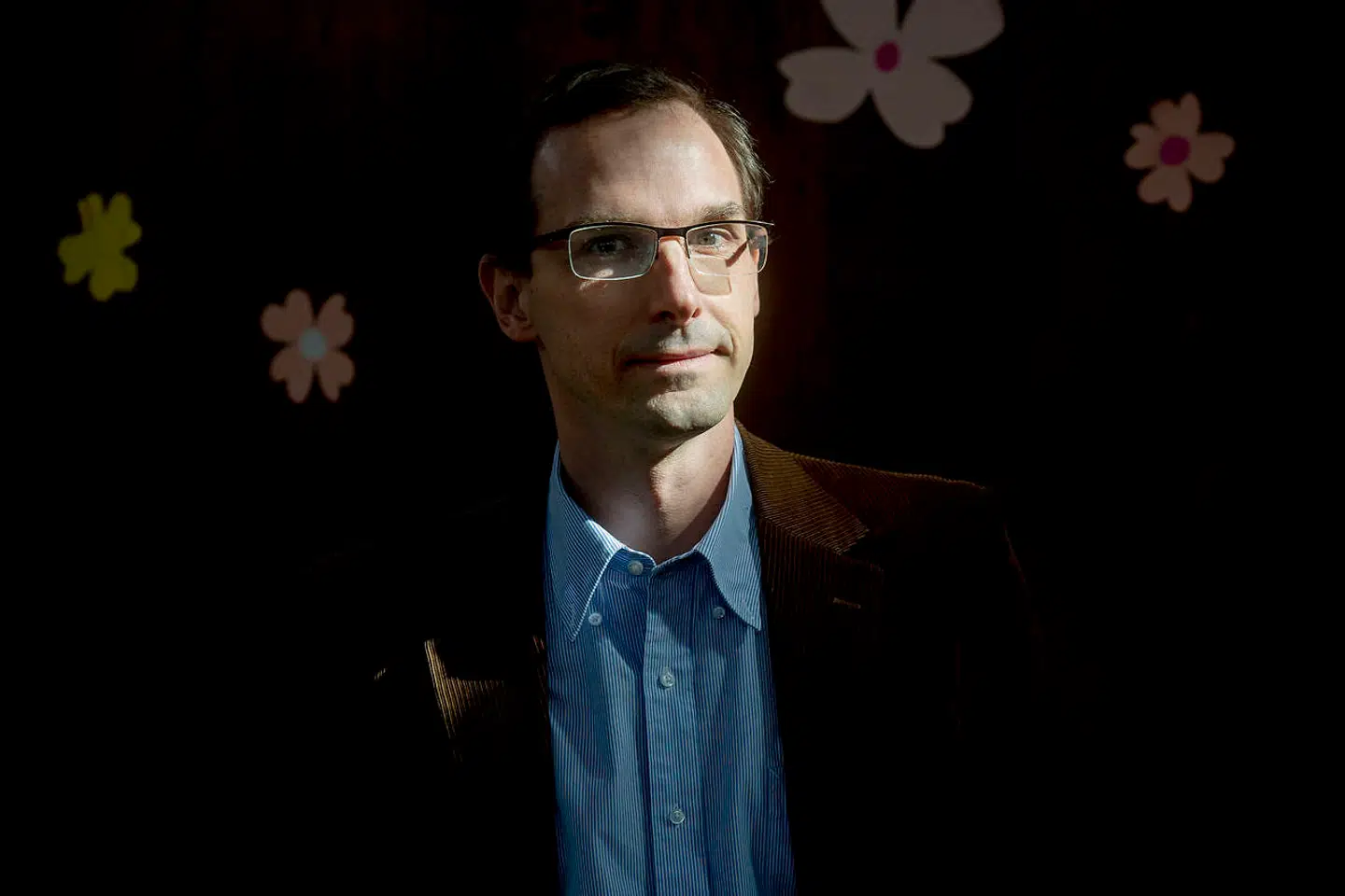 Nicolas Guilbert er grundlæggende uenig i, at flere personer på gulvet i en børnehave partout vil gavne børnene. Børn har godt af fri leg, mener han. Og så er det vigtigt, at ansvaret er tydeligt placeret hos en enkelt ansat, der også tager det på sig.