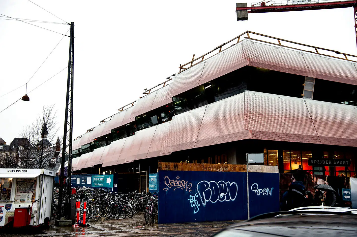 En sammenklappet lagkage? Grundstødt færge? Hvad er det egentlig, tegnestuen KHR har gang i på Østerport Station?