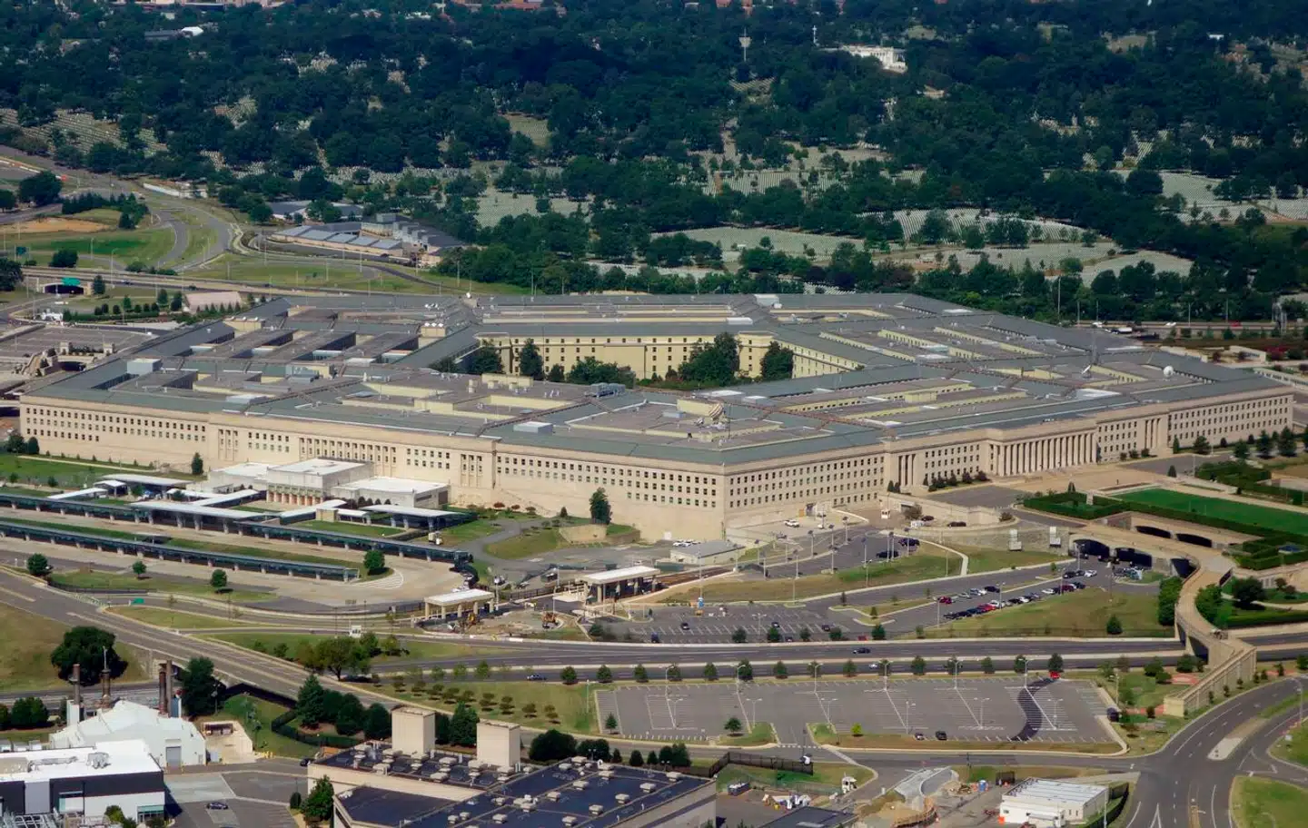 Pentagon bliver beskyldt for at have ført amerikanerne bag lyset i årtier. Men de afviser at kende til ufohemmeligheder. (Arkiv)