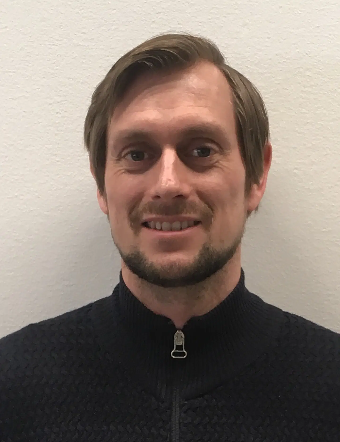 Simon Kolff, stifter og CEO i Flow Loop, har opfundet en genbrugsbruser til eksisterende badeværelser. Foto: Privat