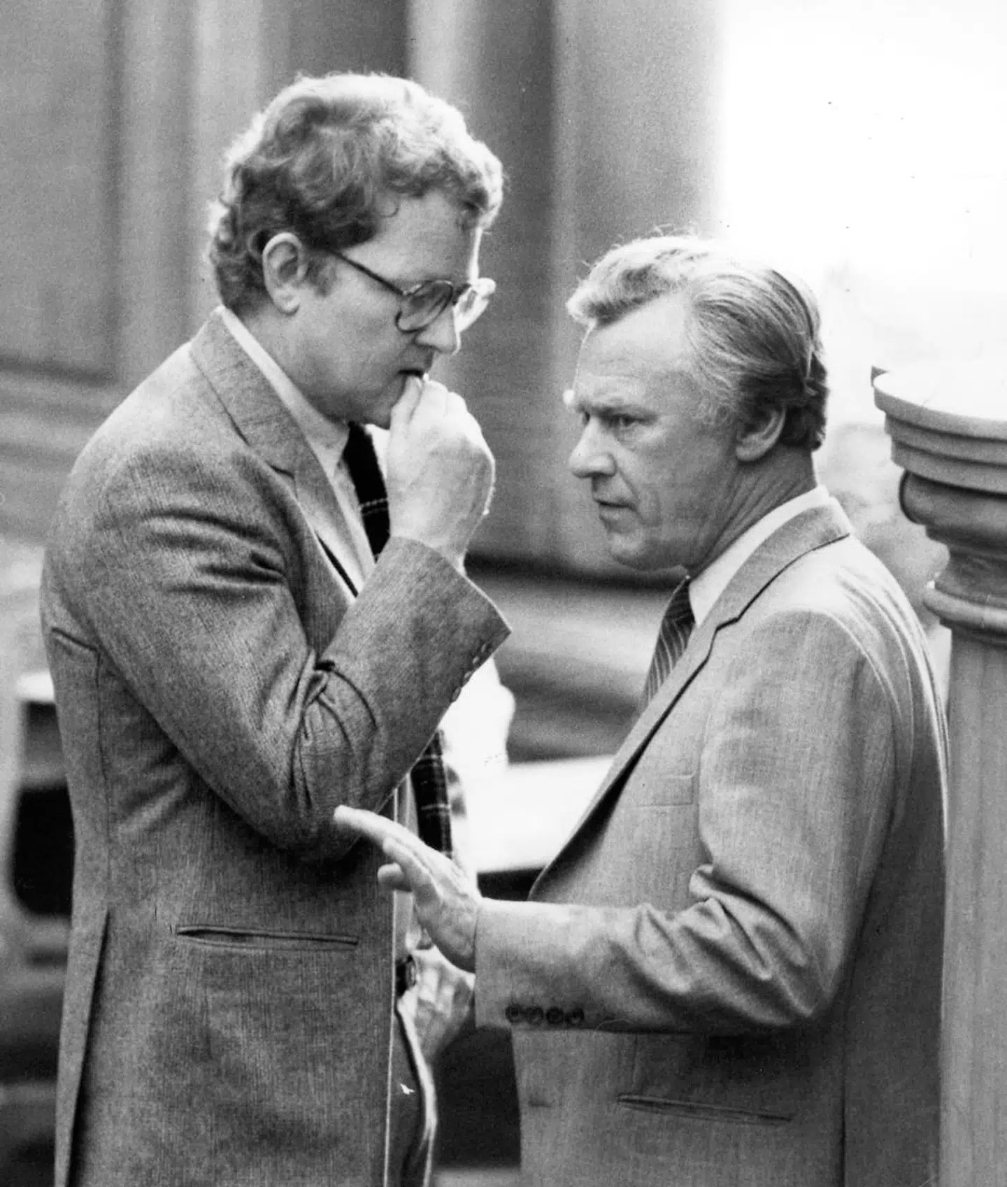 Niels Helveg Petersens store betydning for Schlüters regeringer, ikke blot på den økonomiske politik, men også når det gjaldt Christianias overlevelse, udlændingepolitikken, fodnoteperioden osv. er noget af det, der har overrasket Niels Wium Nielsen i arbejdet med bogen.