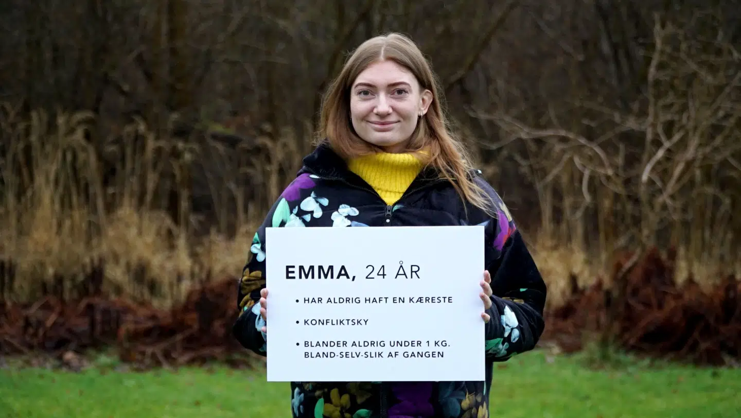 Den ærlighed, der praktiseres i »Date min værste side« er den samme artige og ufarlige form for ærlighed, som vi kender fra jobsamtalen. Hvor mange fantasiforladte chefer har ikke stillet spørgsmålet: Hvad er din værste side? Og fået stræbersvaret: »Det er, at jeg er ALT for resultatorienteret. Jeg er simpelthen for ambitiøs og arbejder for meget,« skriver Berlingskes kulturredaktør Anne Sophia Hermansen.