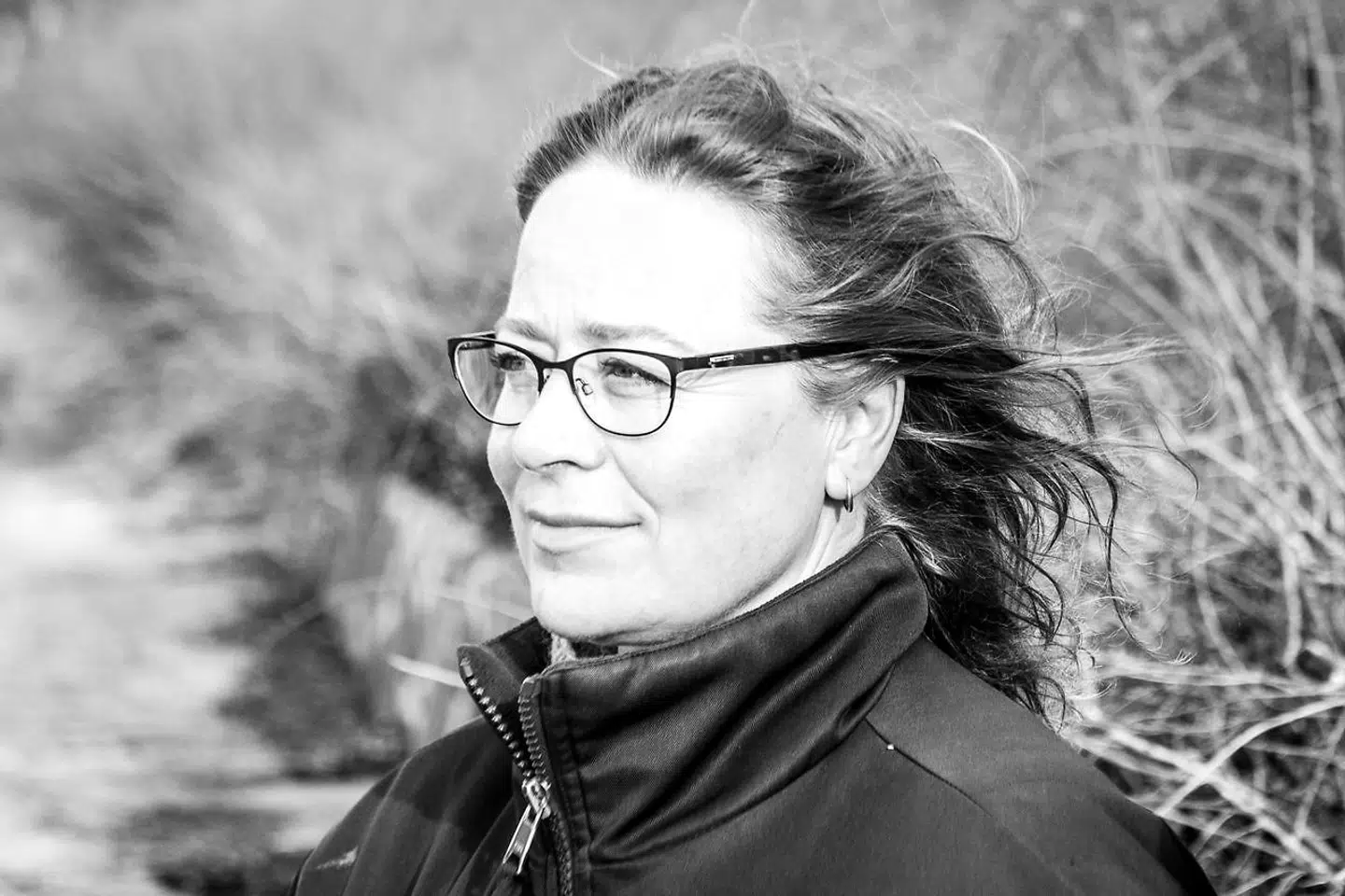 Anne-Line Ussing er uddannet journalist og har i flere år arbejdet med kommunikation, inden hun viede al sin tid til at hjælpe psykisk skadede krigsveteraner.