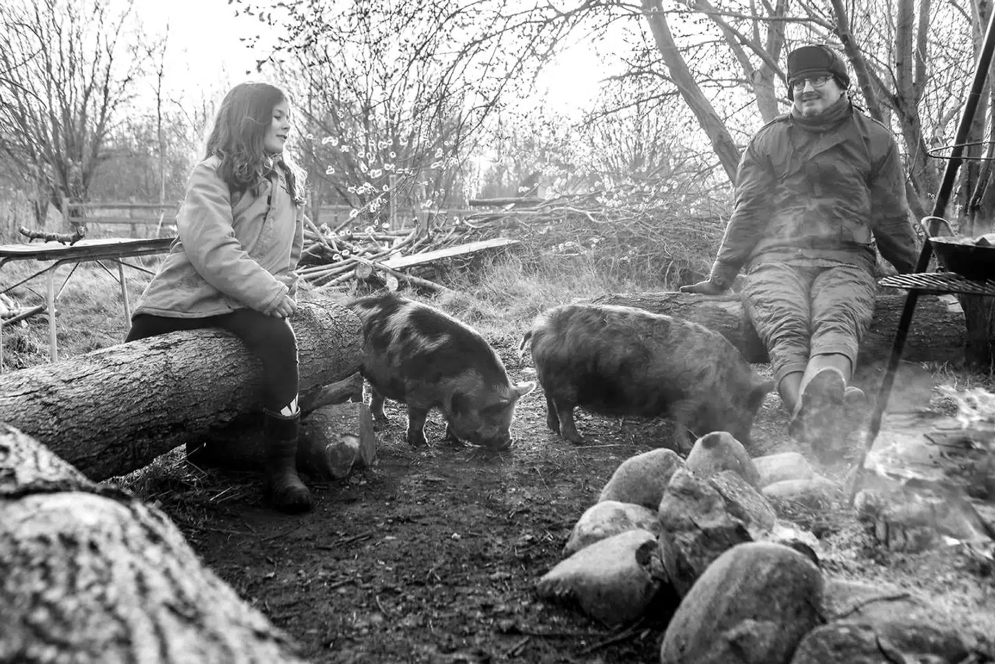 Anne-Line Ussing og Stuart Press har tre børn, hvoraf de to yngste stadig bor hjemme. De kender veteranerne og alle spiser jævnligt aftensmad sammen.