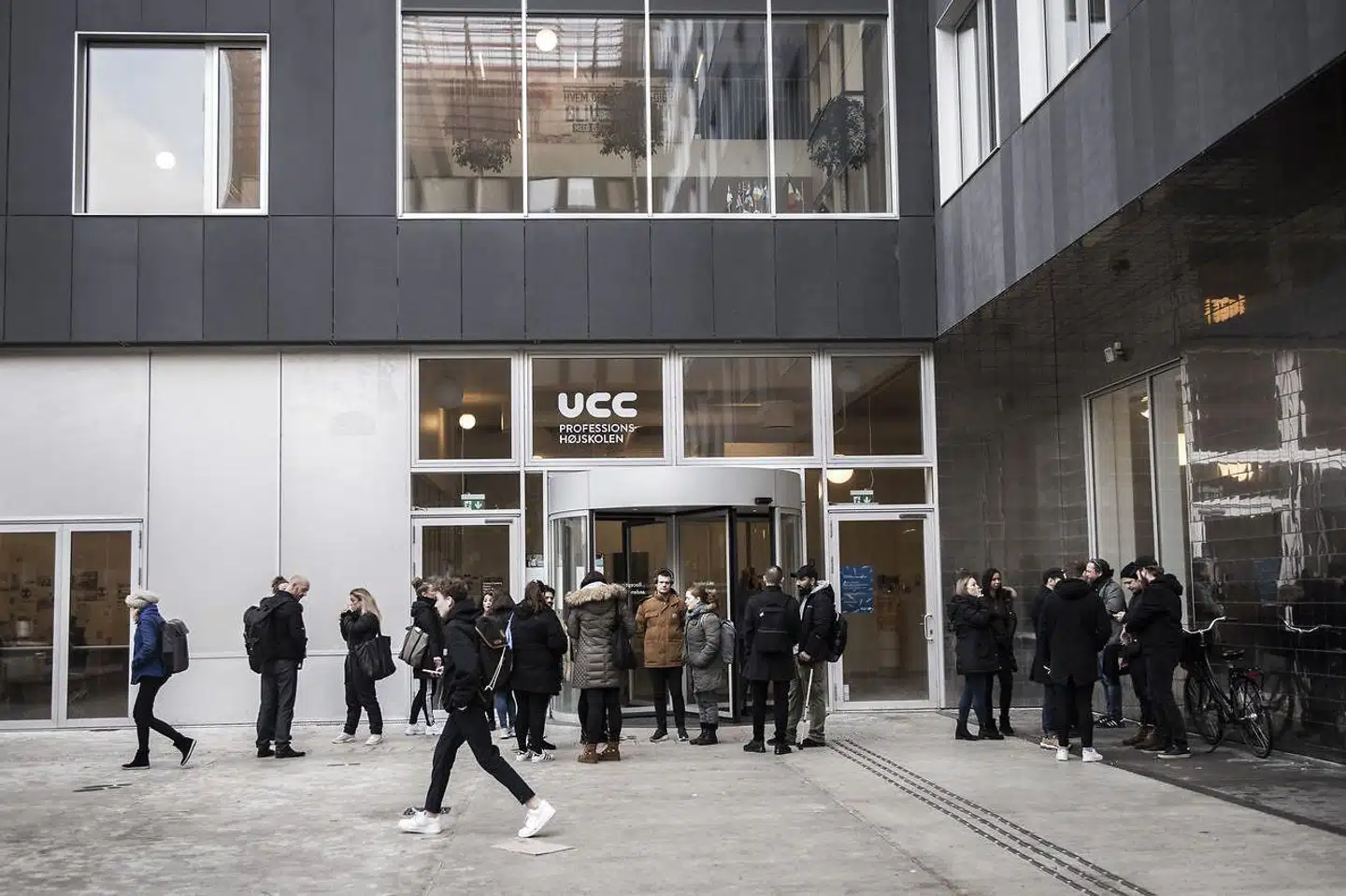 »Når læreruddannelsen, på trods af at den er blevet tæppebombet med reformer og løbende justeringer de sidste 30 år, fortsat slås med de samme problemer, skyldes det, at den er spundet ind i et system af stærke aktører, som kan sikre, at de samme brikker skubbes rundt inden for samme rammer,« skriver Jørn Bjerre.