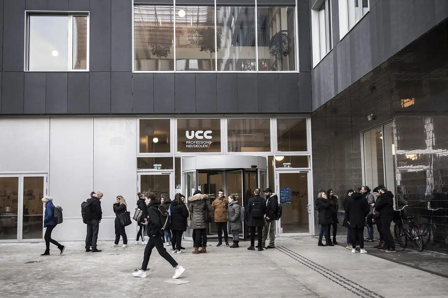 »Når læreruddannelsen, på trods af at den er blevet tæppebombet med reformer og løbende justeringer de sidste 30 år, fortsat slås med de samme problemer, skyldes det, at den er spundet ind i et system af stærke aktører, som kan sikre, at de samme brikker skubbes rundt inden for samme rammer,« skriver Jørn Bjerre.