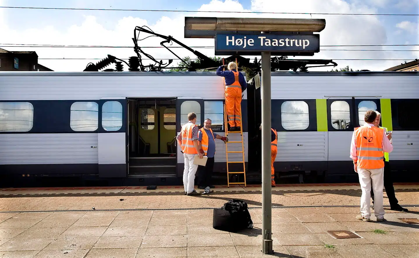 Foto af tog holdende på Høje Taastrup Station