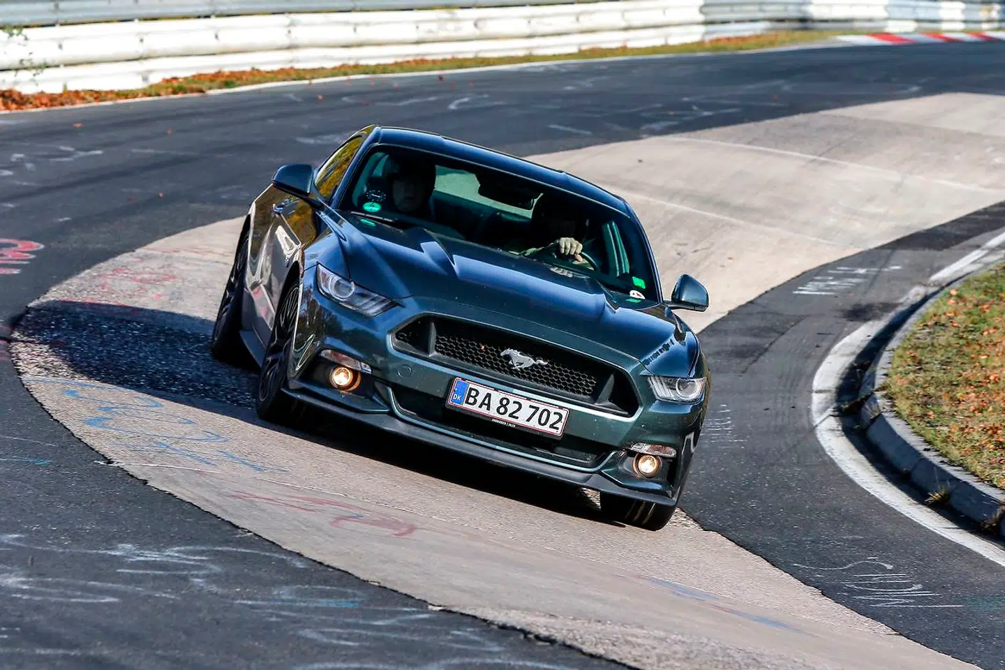 Den nye Ford Mustang GT har Hans Frost haft med på den berygtede Nürburgring, hvor dette billede er taget.