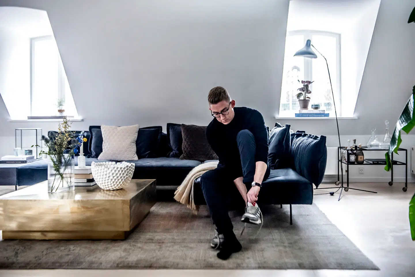 TV-vært og autodidakt møbeldesigner, Emil Thorup, inviterer ind i sin lejlighed på Nikolaj Plads og viser de fem ting, der først ville blive reddet, hvis hjemmet brændte.