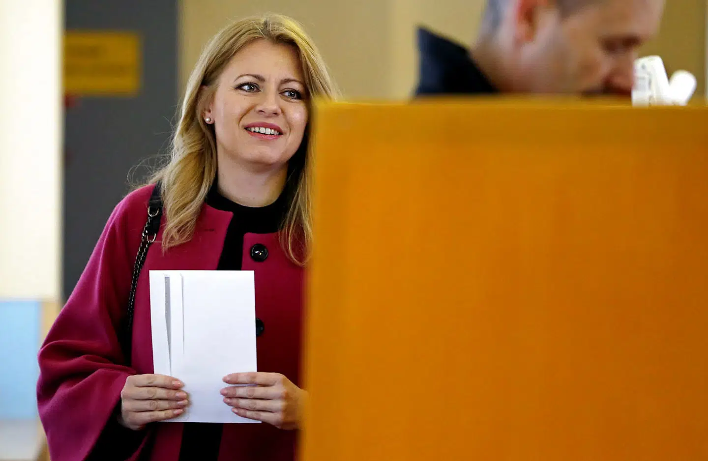 Slovakiets mulige nye præsident stemmer til første runde af valget.