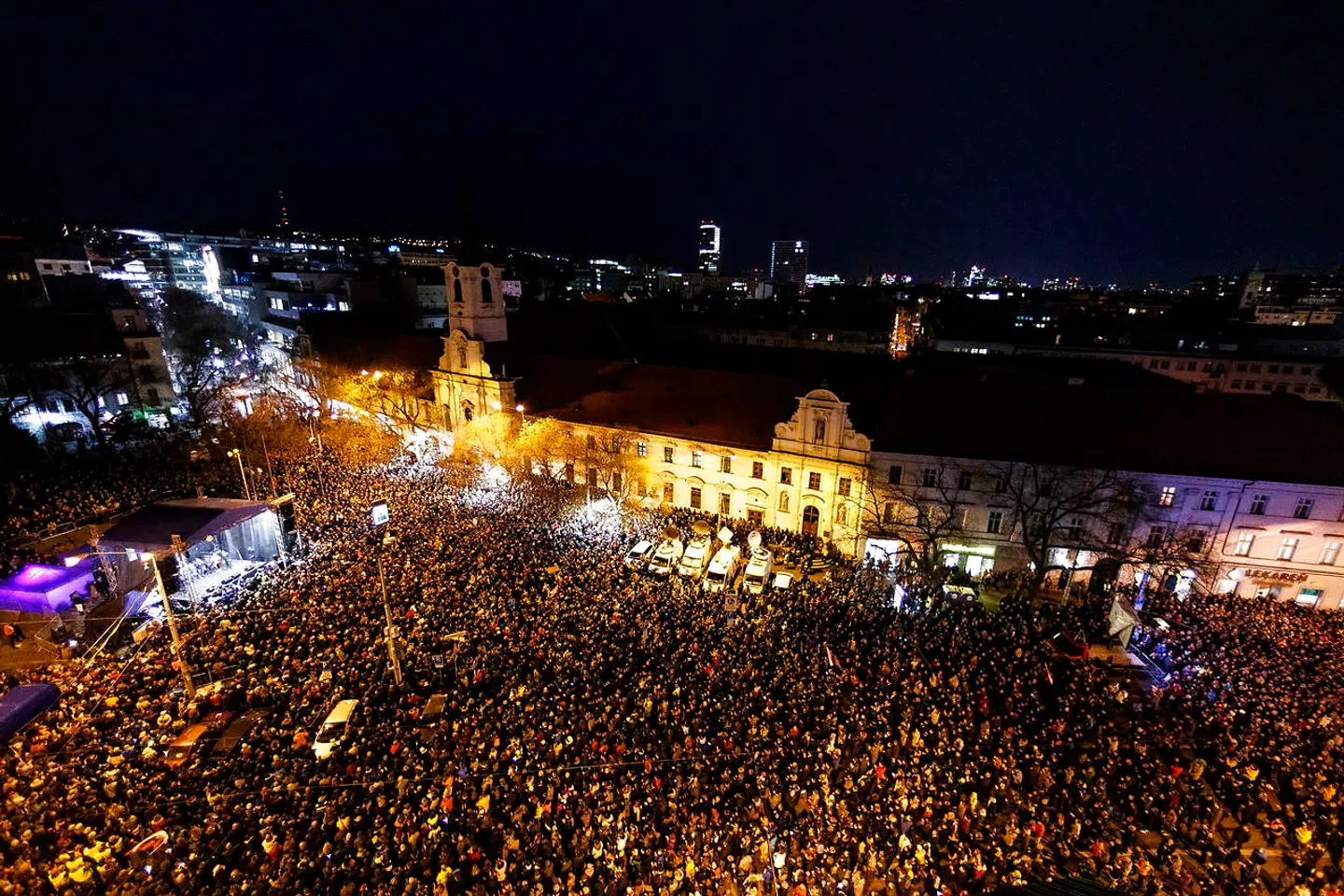 På årsdagen for mordene på Ján Kuciak og hans forlovede Martina Kušnírová fyldte protesterne igen gaderne i Bratislava.