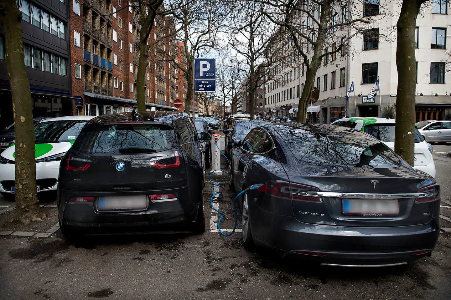 Podcasten »Dine Penge« har denne uge besøg af Jan Lang, markedsanalytiker hos bilbasen, til en snak om blandt andet elbiler og ladestandere