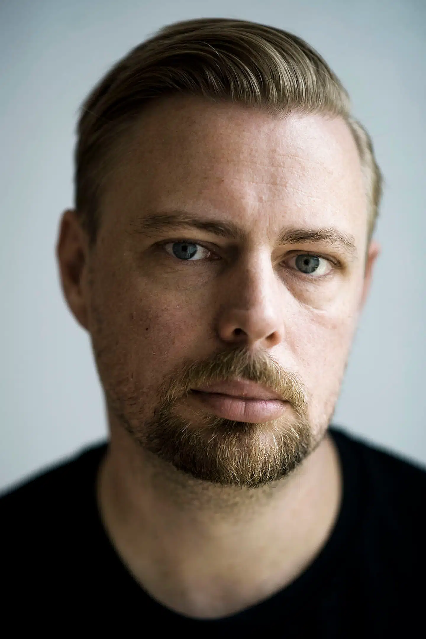 Christian Torpe er hovedforfatter på en ny seire, der stiller ind på en dramatisk konflikt i et lille samfund.