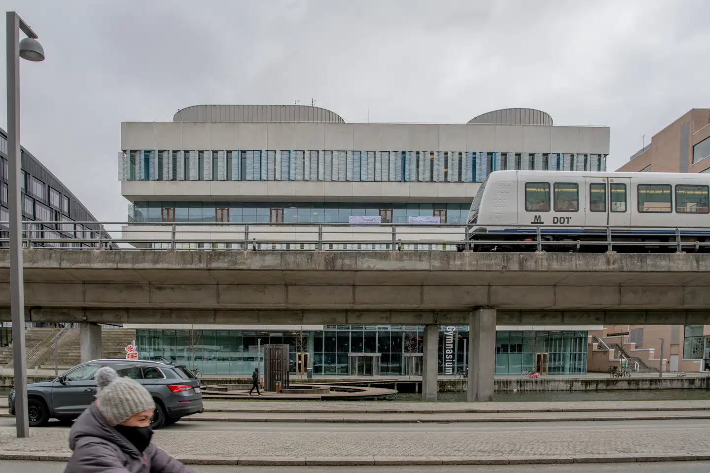 »Hvad skal de straffes for mere?« spørger en forundret lærer fra Ørestad Gymnasium, efter det er kommet frem, at Styrelsen for Undervisning og Kvalitet har opfordret gymnasiet til at straffe elever i kølvandet på et omdiskuteret ministerbesøg.