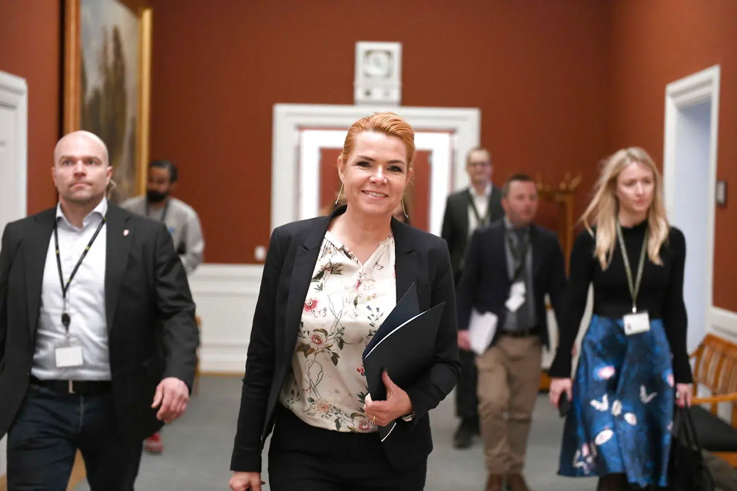 Udlændinge- og integrationsminister Inger Støjberg (V) oplyser, at den nye aftale om administrativt at fratage jihadister det danske statsborgerskab også kan ramme dem, der allerede er udrejst.