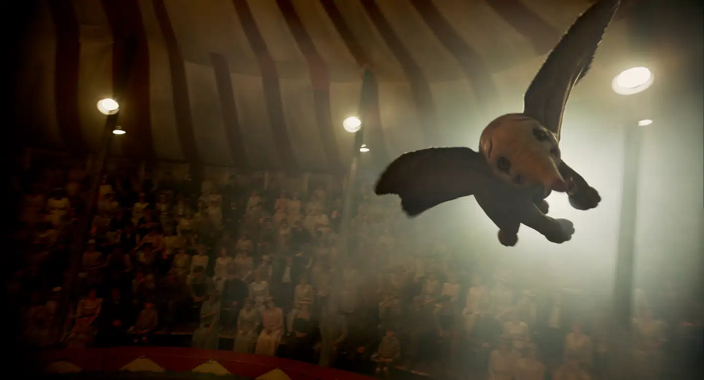 Dumbo flyver højt og flot i den nye udgave af den elskede tegnefilm. Men det hele er godt nok blevet meget, meget pænt