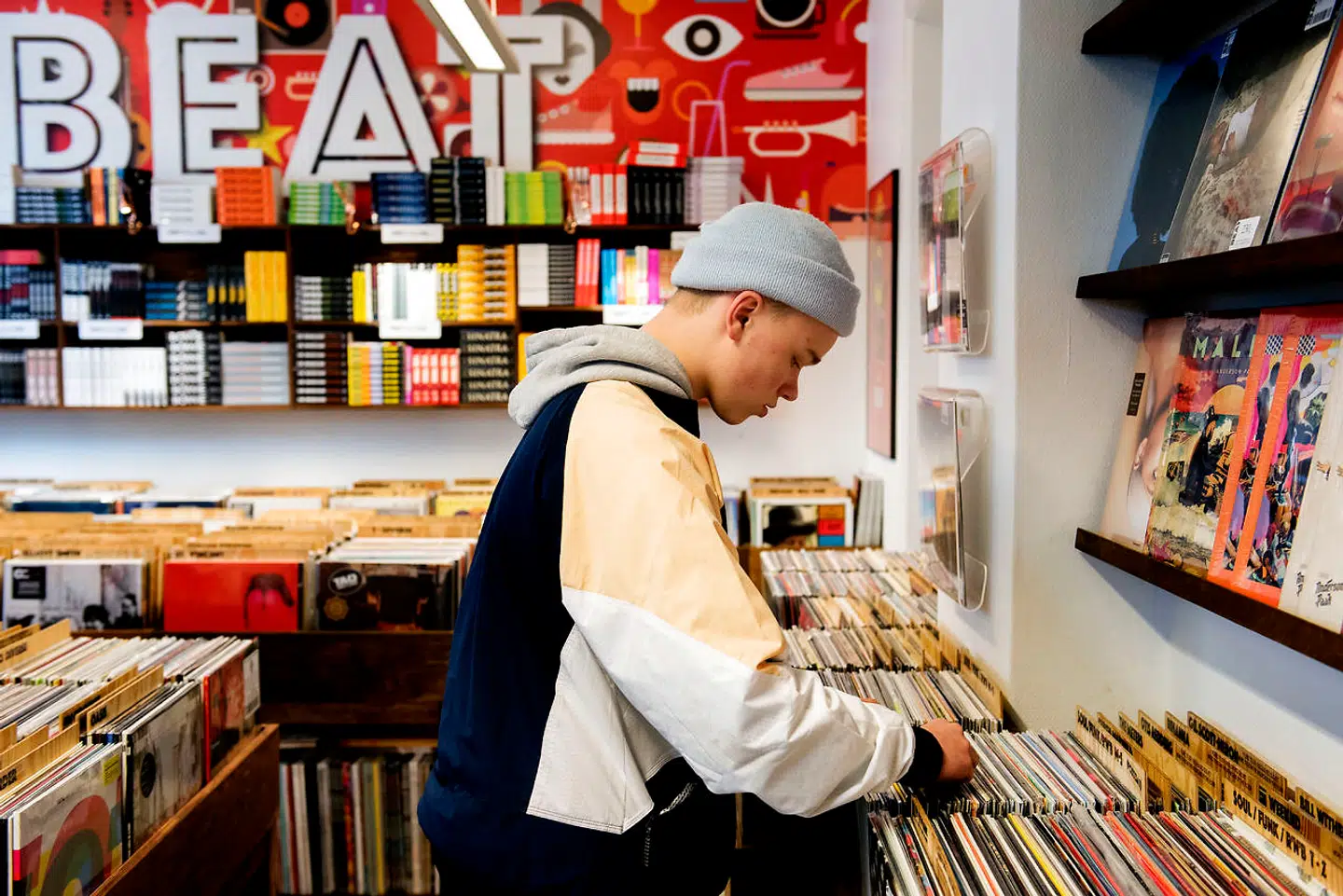 »Jeg er nok blevet mere fokuseret på albums ved at høre vinyl. Man skipper ikke et nummer, som man gør, når man streamer,« siger Mads Mølhede på 17 år.