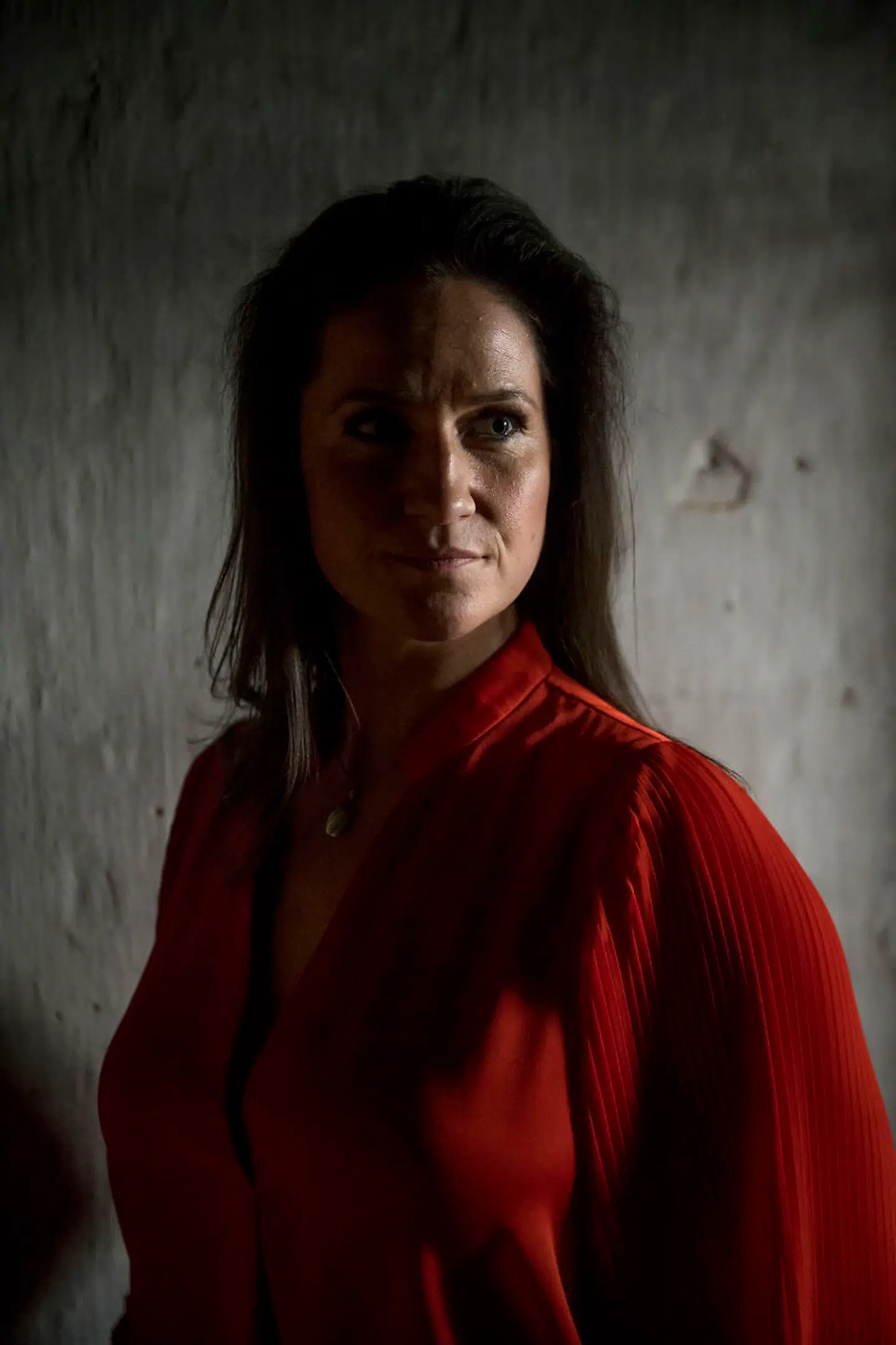 Getrud Thisted Højlund arbejder idag som nyhedsvært på TV 2 News, men har tidligere arbejdet på både Radio24syv og P1Debat.