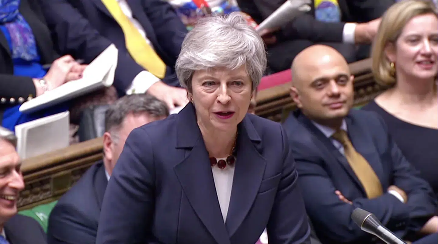 Premierminister Theresa May i parlamentet onsdag - endelig har hun fået de hidtil så uforsonlige brexiteers i tale. Men prisen er skyhøj.