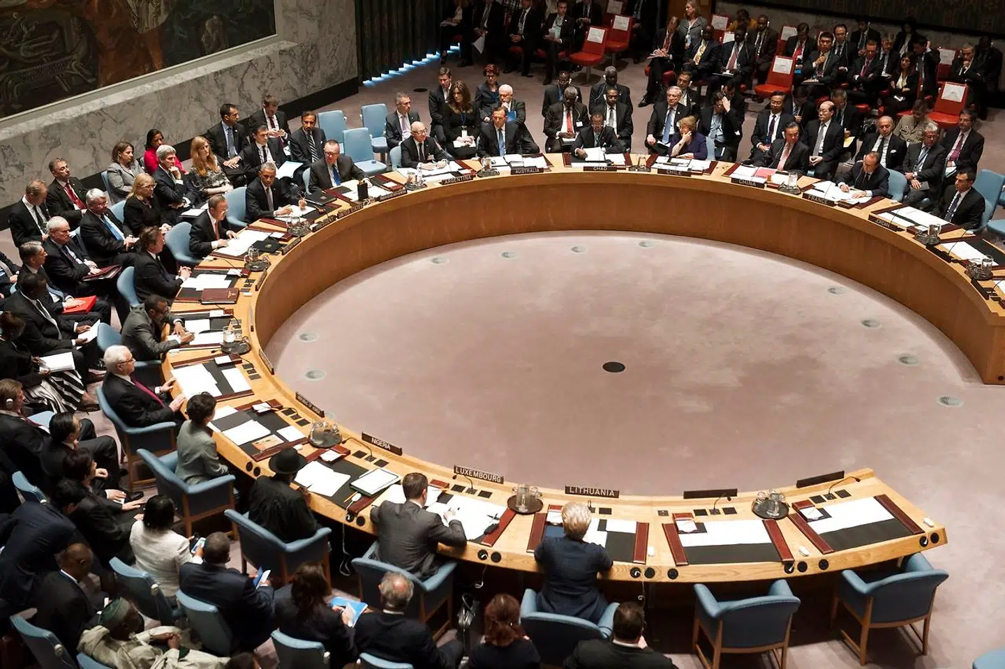 »Det er ikke nogen hemmelighed, at EU har været hæmmet af intern uenighed om reform af FNs Sikkerhedsråd, hvor to medlemslande, Frankrig og Storbritannien, er permanente medlemmer, mens ét medlemsland, Tyskland, er desperat efter at få permanent medlemskab,« skriver Mikael Barfod.