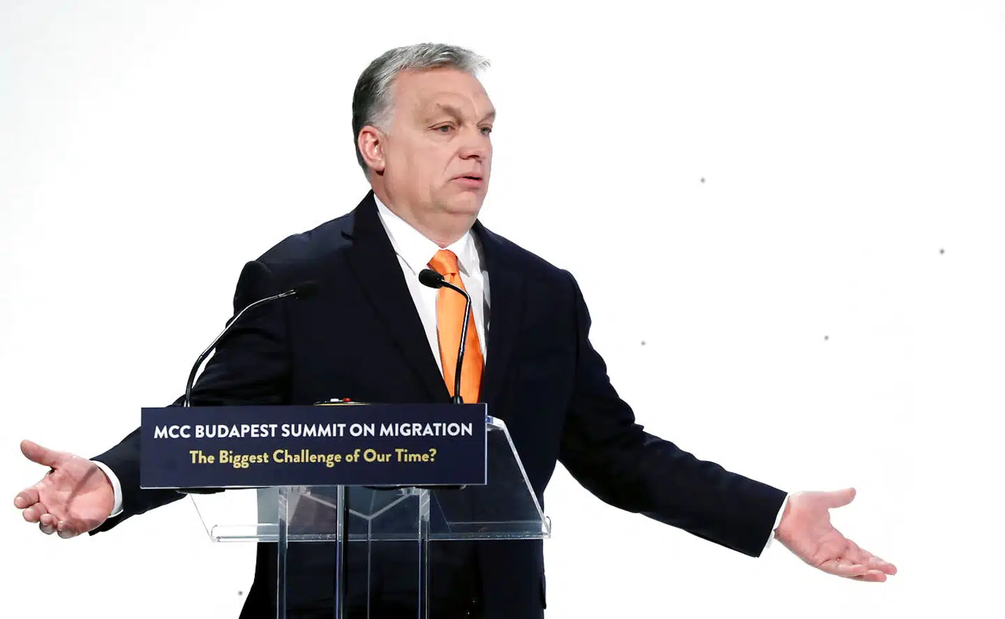 Ungarns premierminister Viktor Orbán går en balancegang for tiden. Han vil fastholde sin yderst kritiske kurs over for Bruxelles, men gerne uden at blive smudt ud af EPP-partiet.