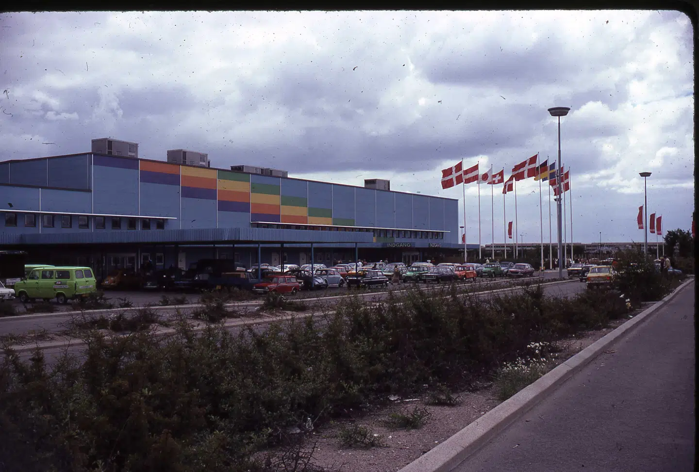 Da Ikea åbnede i Taastrup, var der kommet farver på facaderne.