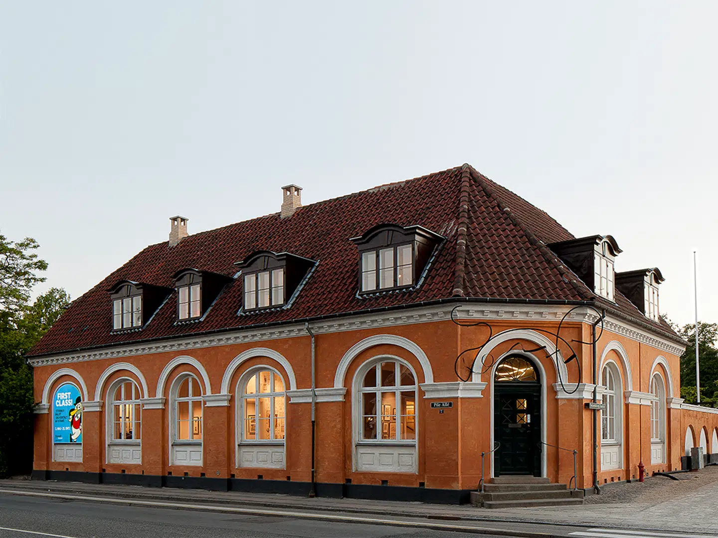 Lige ved indgangen til Frederiksberg Have ligger Storm P. Museet. Frederiksberg Have er i sig selv en udflugt værd, men man risikerer ligefrem at blive i godt humør ved også at besøge museet for den store humorist Robert Storm Petersen, der levede fra 1882 til 1949.