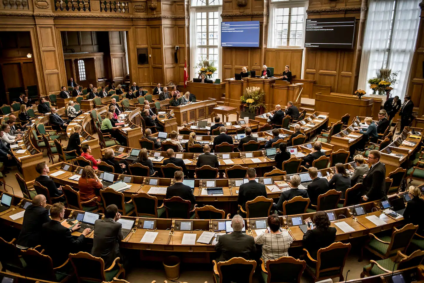 En ændring af straffelovens § 108 om »ulovlig påvirkningsvirksomhed« blev denne uge vedtaget af et flertal i Folketinget. Ændringen gør det eksempelvis strafbart at »udøve påvirkningsvirksomhed med henblik på at påvirke beslutningstagning eller den almene meningsdannelse« i »samarbejde« med en fremmed efterretningstjeneste.