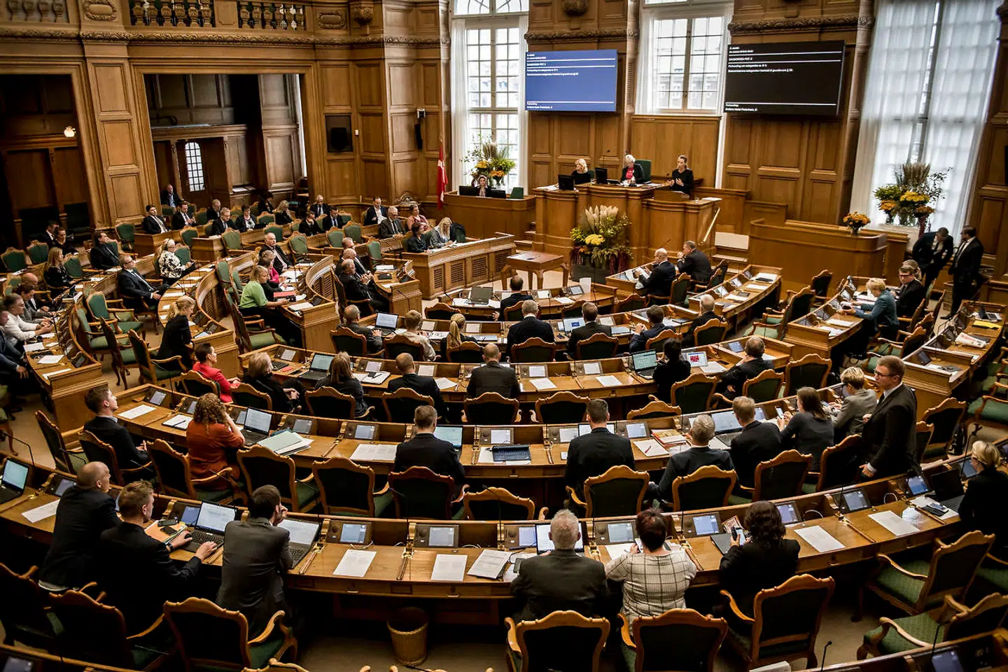 En ændring af straffelovens § 108 om »ulovlig påvirkningsvirksomhed« blev denne uge vedtaget af et flertal i Folketinget. Ændringen gør det eksempelvis strafbart at »udøve påvirkningsvirksomhed med henblik på at påvirke beslutningstagning eller den almene meningsdannelse« i »samarbejde« med en fremmed efterretningstjeneste.