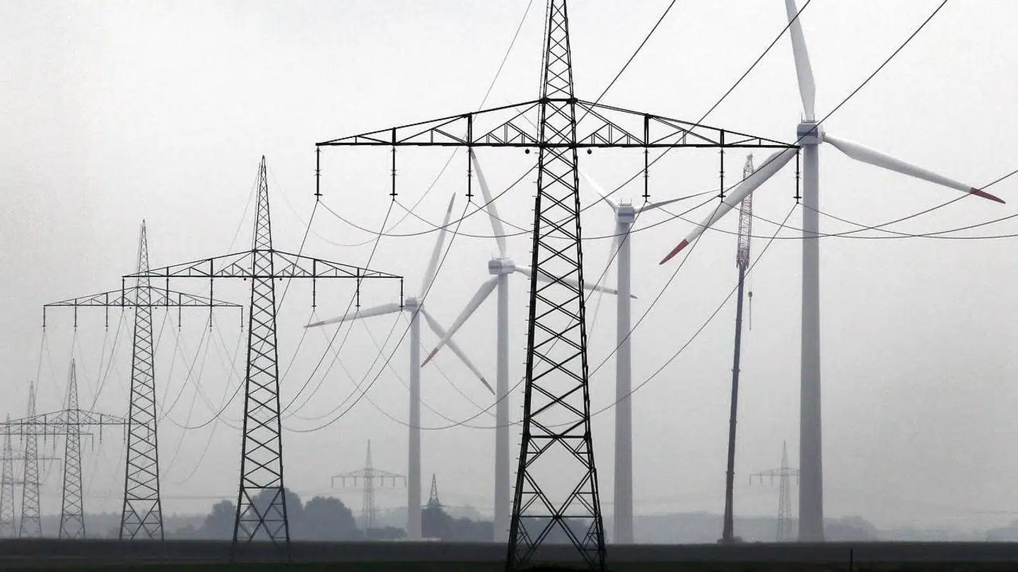 En voldsom udbygning af det europæiske netværk af højspændingsmaster og elkabler er lige så centralt for den grønne omstilling som en kraftigt øget satsning på lagring af energi fra vind og sol.