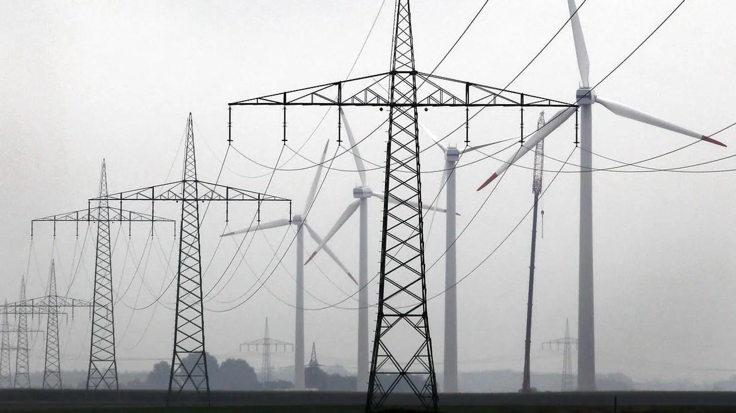 En voldsom udbygning af det europæiske netværk af højspændingsmaster og elkabler er lige så centralt for den grønne omstilling som en kraftigt øget satsning på lagring af energi fra vind og sol.