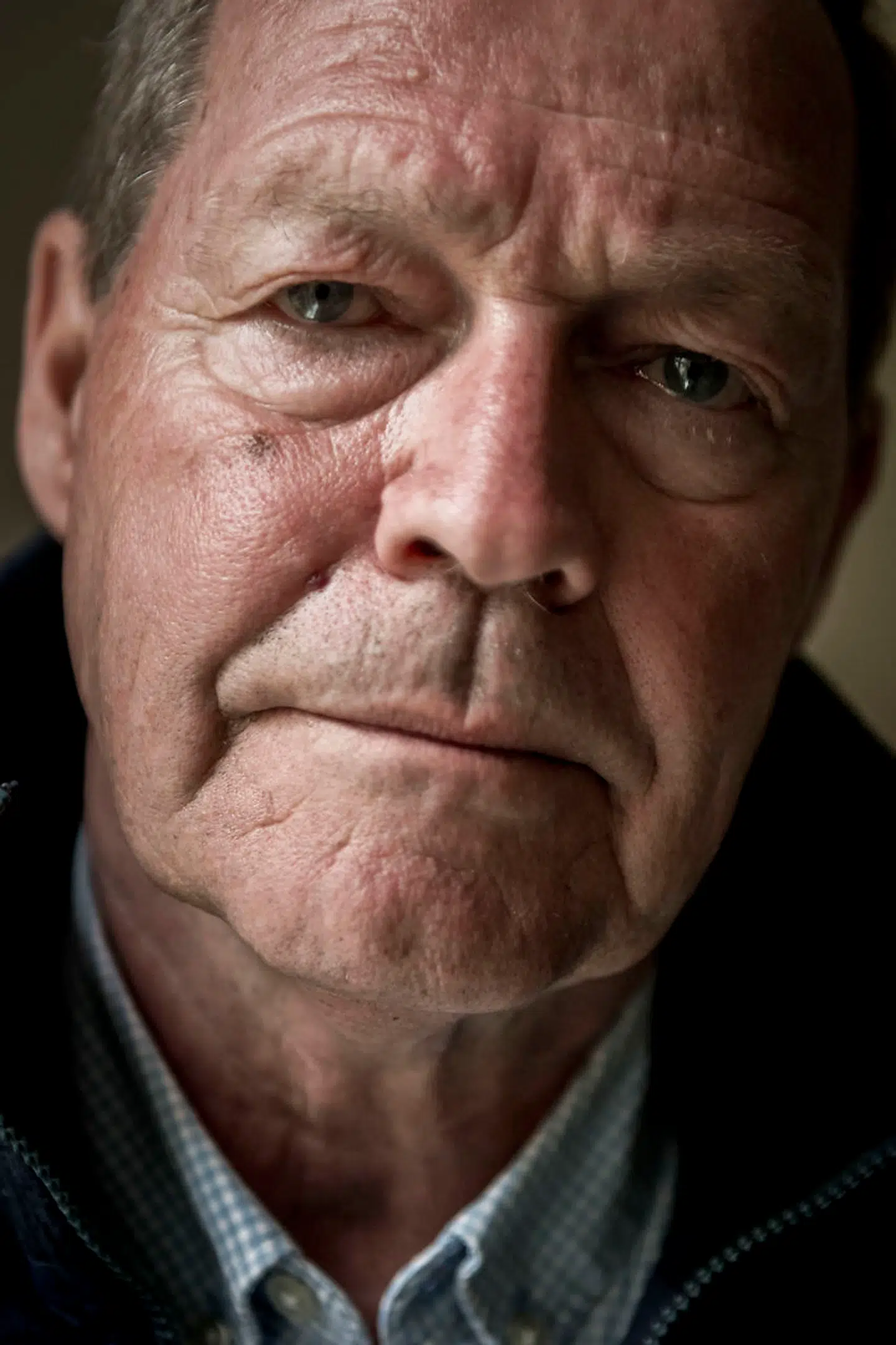 Mænd har ofte ikke et rum, hvor de kan udtrykke deres sorg på samme måde. Det er den erfaring, Mads Christoffersen har gjort sig. I 2016 udkom han med bogen« Når mænd mister«, hvor han har interviewet otte mænd, der har mistet deres kone, og som alle i dag er kommet videre i deres liv.