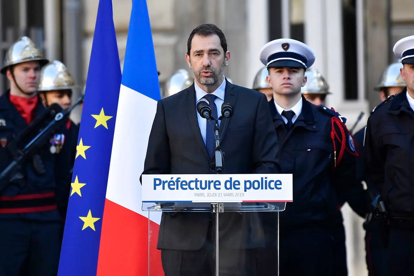 Franskmændene tror ikke længere på, at Christophe Castaner kan håndtere opgaven som indenrigsminister og sikre den offentlige orden i forbindelse med De Gule Vestes demonstrationer.