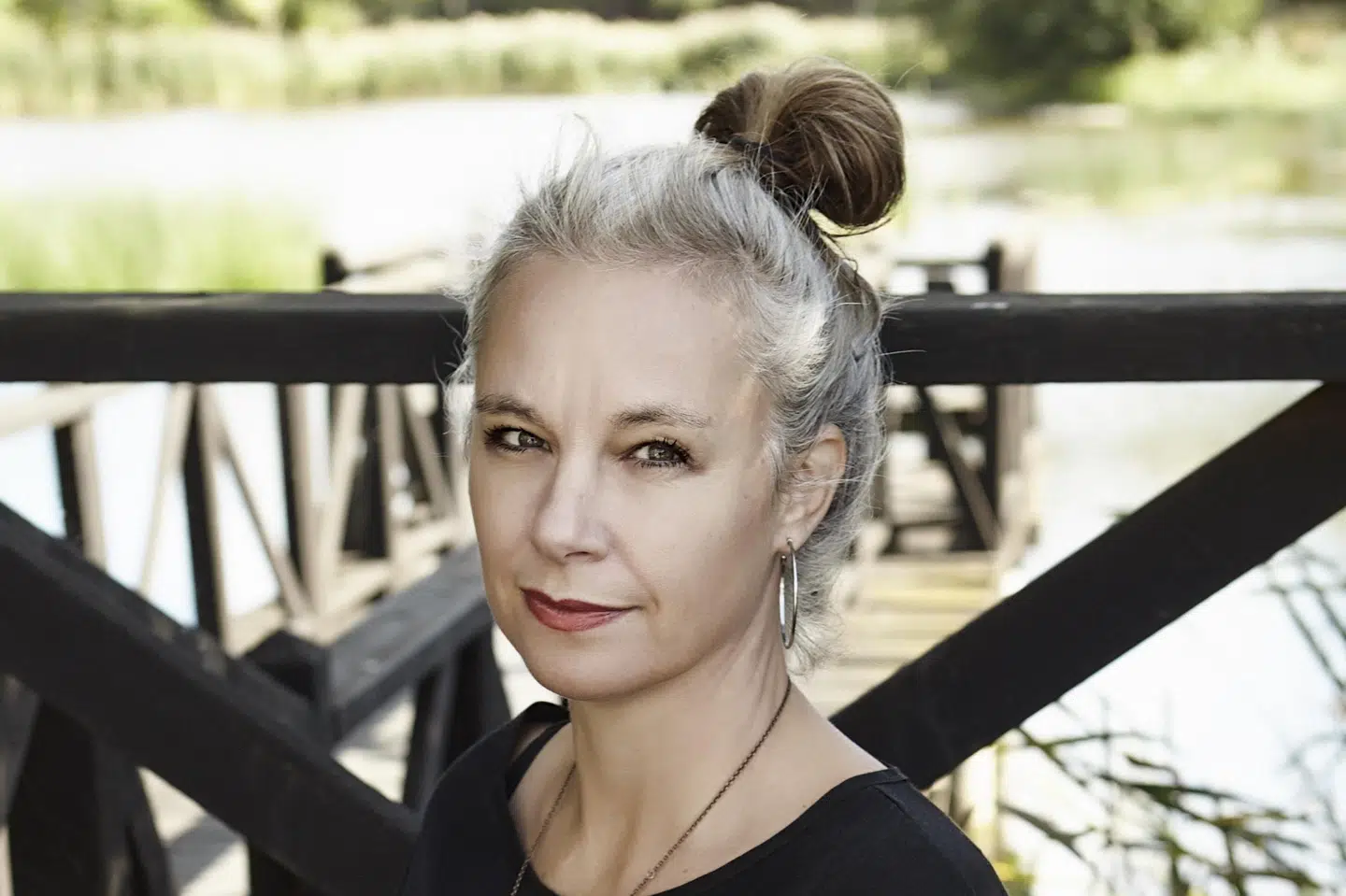 Sara Stridsberg giver stemme til de navnløse ofre, der optræder i mange krimier og får lagt nødvendige nuancer og kontraster ind i den del af billedet, der i populærkunst ofte gør kvinder til skabeloner og umælende ofre.