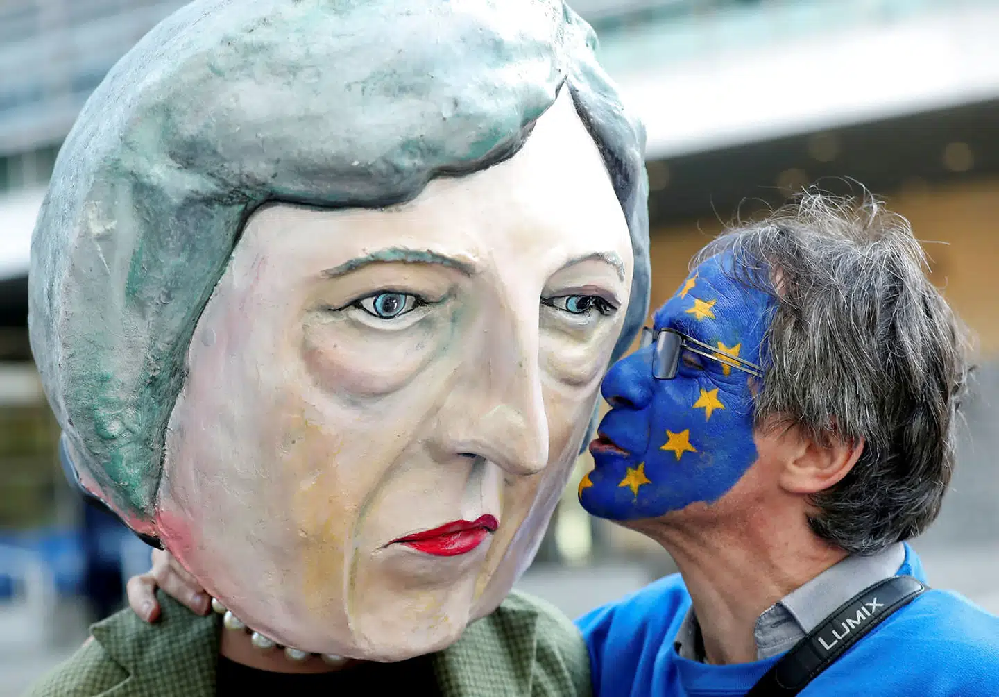 .Demonstranter prøvede desperat at fange stats- og regeringsledernes opmærksomhed ved demonstrationer i Bruxelles torsdag.