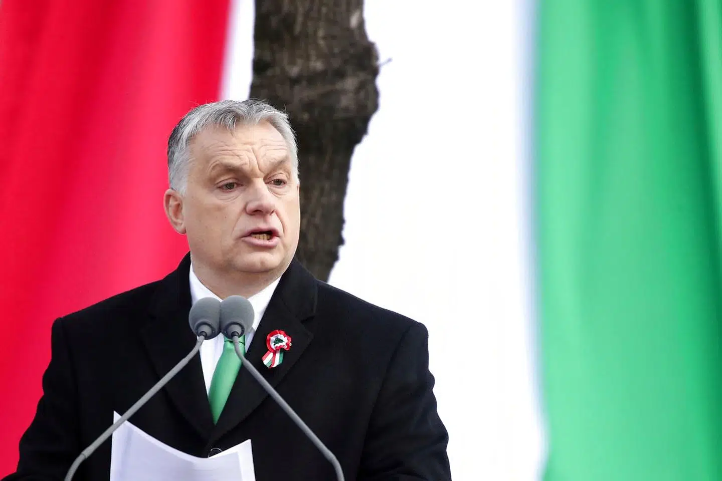 »Foretrækker europæerne at bo i Vesteuropa med borgerkrigslignende tilstande eller i Østeuropa med mangel på demokrati? Det kan være fremtidens dilemma, og derfor må vi balancere forskellige hensyn mod hinanden: frihed og åbenhed mod sikkerhed og tryghed,« skriver Kasper Støvring.