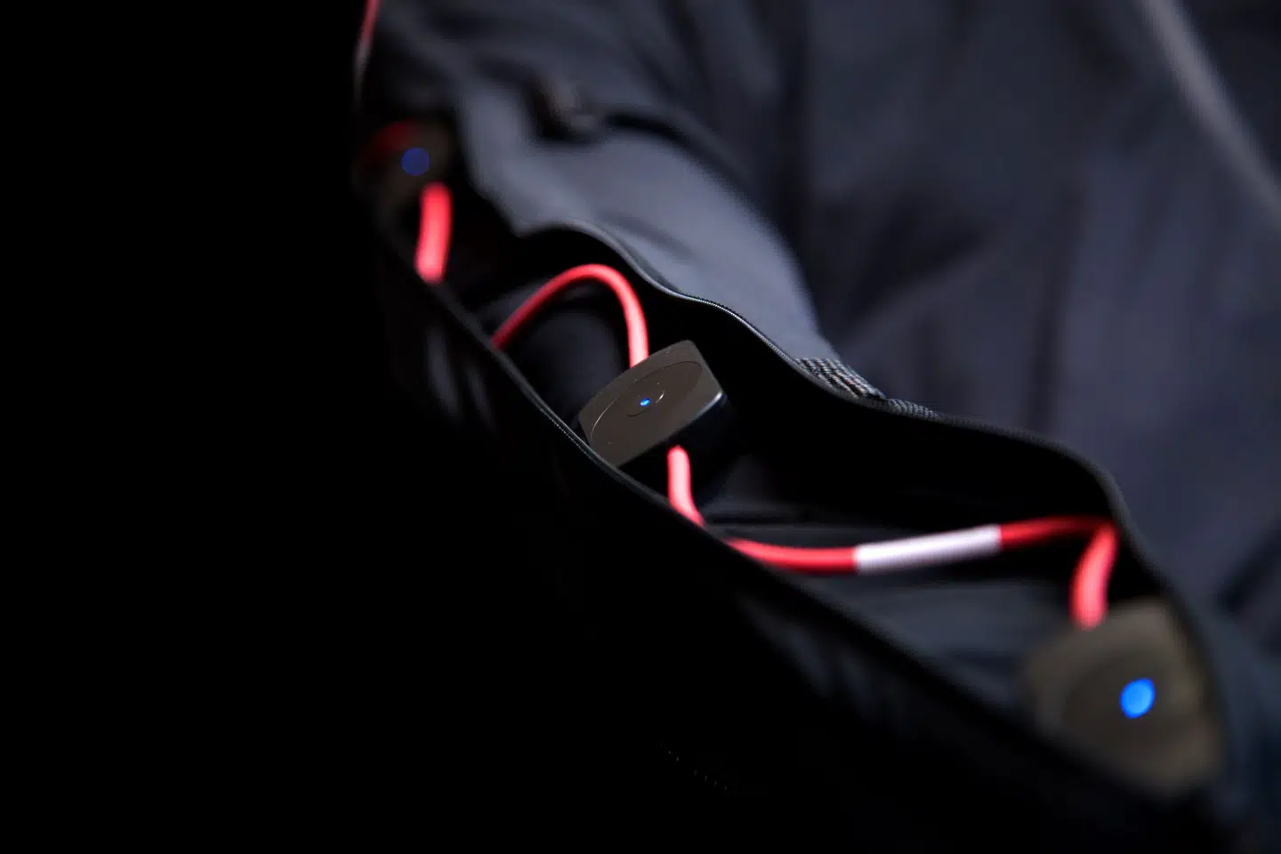 Med små sensorer fra mobiltelefoner syet ind i en stofdragt er det lykkedes stifterne bag Rokoko at skabe markører, der forsimplet sagt har skabt et helt studie i dragten. Dragten koster i omegnen af 2.500 dollars og er blevet solgt til store dele af spil og filmindustrien – blandt andet til de helt store filmstudier som 20th Century Fox.